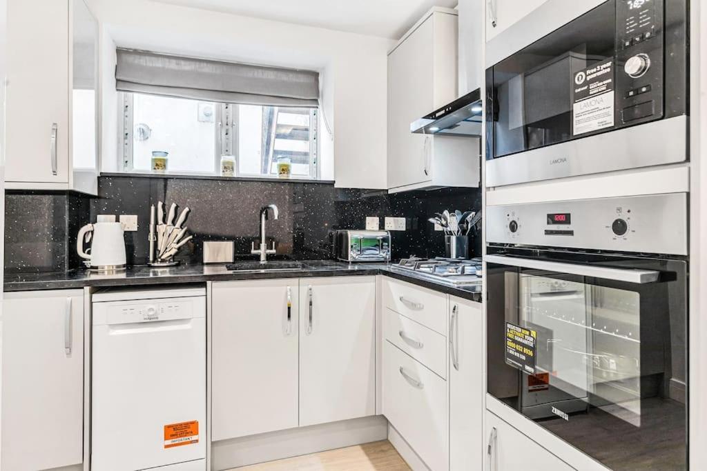 Luxstay Holland Park Apartment With Ac Лондон Екстериор снимка