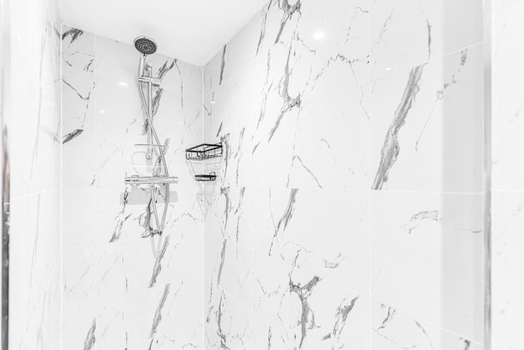 Luxstay Holland Park Apartment With Ac Лондон Екстериор снимка
